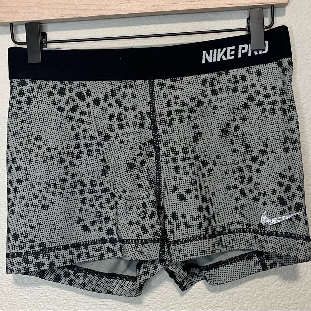 Women Nike pro spandex